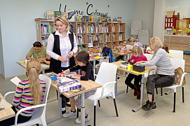 Час стихов и рисунков ко Дню учителя