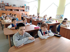 «Славим человека труда»: информационный час ко Дню Труда