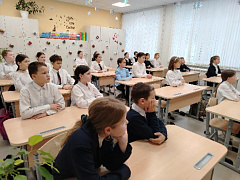 «Театральный фургончик»: библиомарафон в библиотеке им. П. Хузангая 