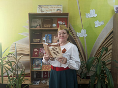 «Книжный марш Победы»: патриотическая акция в библиотеке семейного чтения имени А. Николаева