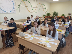 «Тепло твоих лучистых глаз»: литературно-игровая программа