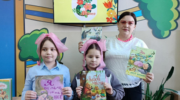 «Синенький цветочек для мамы»: праздник весеннего настроения