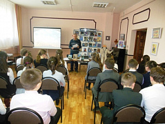 Алексей Хабаров посетил библиотеку имени Н.Носова