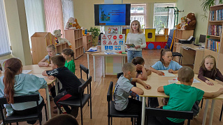 «Нужно слушаться без спора указаний светофора»: урок ПДД