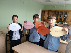 «Тёплые дружеские объятия»: литературно-игровой час