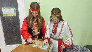 «Сегодня я - библиотекарь»: акция в библиотеке им. П. Хузангая