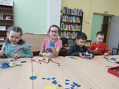«Гуляют кошки по книжным страницам»: творческая мастерская