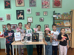 «Поэзия в красках»: литературно-художественная гостиная