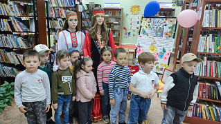 «Сегодня я - библиотекарь»: акция в библиотеке им. П. Хузангая