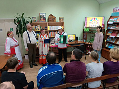 «Акатуй – праздник плуга и земли»: фольклорные посиделки в рамках выставки «Про обряды и наряды»