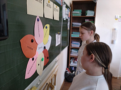 «Тёплые дружеские объятия»: литературно-игровой час