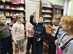 «Новогодний огонёк приглашает в сказку»: игра-развлечение