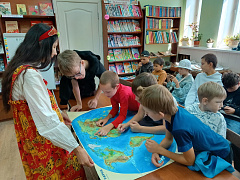 «Три цвета русской славы»: патриотический час