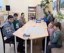 «Вместе весело играть»: час веселых затей