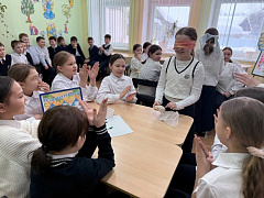 «Для девчонок озорных, милых, добрых, дорогих»: конкурсная программа