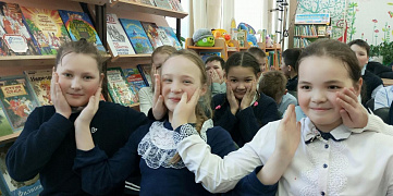 «Синенький цветочек для мамы»: праздник весеннего настроения