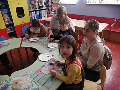 «Енотик в гостях у сказки»: минуты радостного чтения