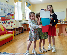 «Красный, синий, белый цвет»: празднично-игровая программа 