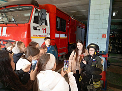 «Стоп, огонь!»: прогулка с пожарным