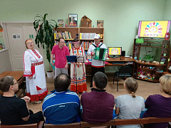«Акатуй – праздник плуга и земли»: фольклорные посиделки в рамках выставки «Про обряды и наряды»