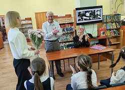 «Книжный марш Победы»: патриотическая акция в библиотеке им. С. Маршака 