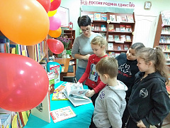 «Книжные папы»: литературно-игровой час