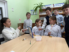 «Для девчонок озорных, милых, добрых, дорогих»: конкурсная программа
