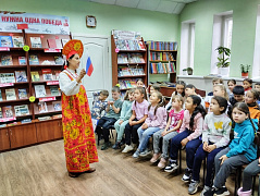 «Главный флаг страны великой»: час информации
