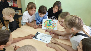 Урок безопасности «Светофор – друг пешехода, он стоит у перехода»