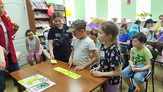 Литературно-игровая программа «Собери ромашку летнего чтения» 