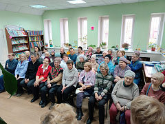 «Мир озарен любовью матерей»: литературно-музыкальная гостиная