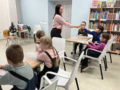 «День украшения елки в библиотеке»: творческая встреча