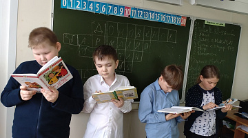 «Тёплые дружеские объятия»: литературно-игровой час