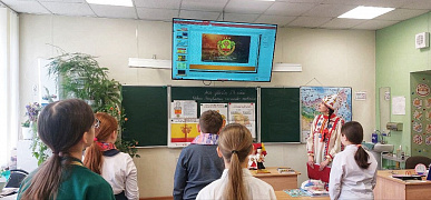 «Край родной в гербах и флагах»: информационный час