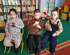 «Енотик в гостях у сказки»: минуты радостного чтения